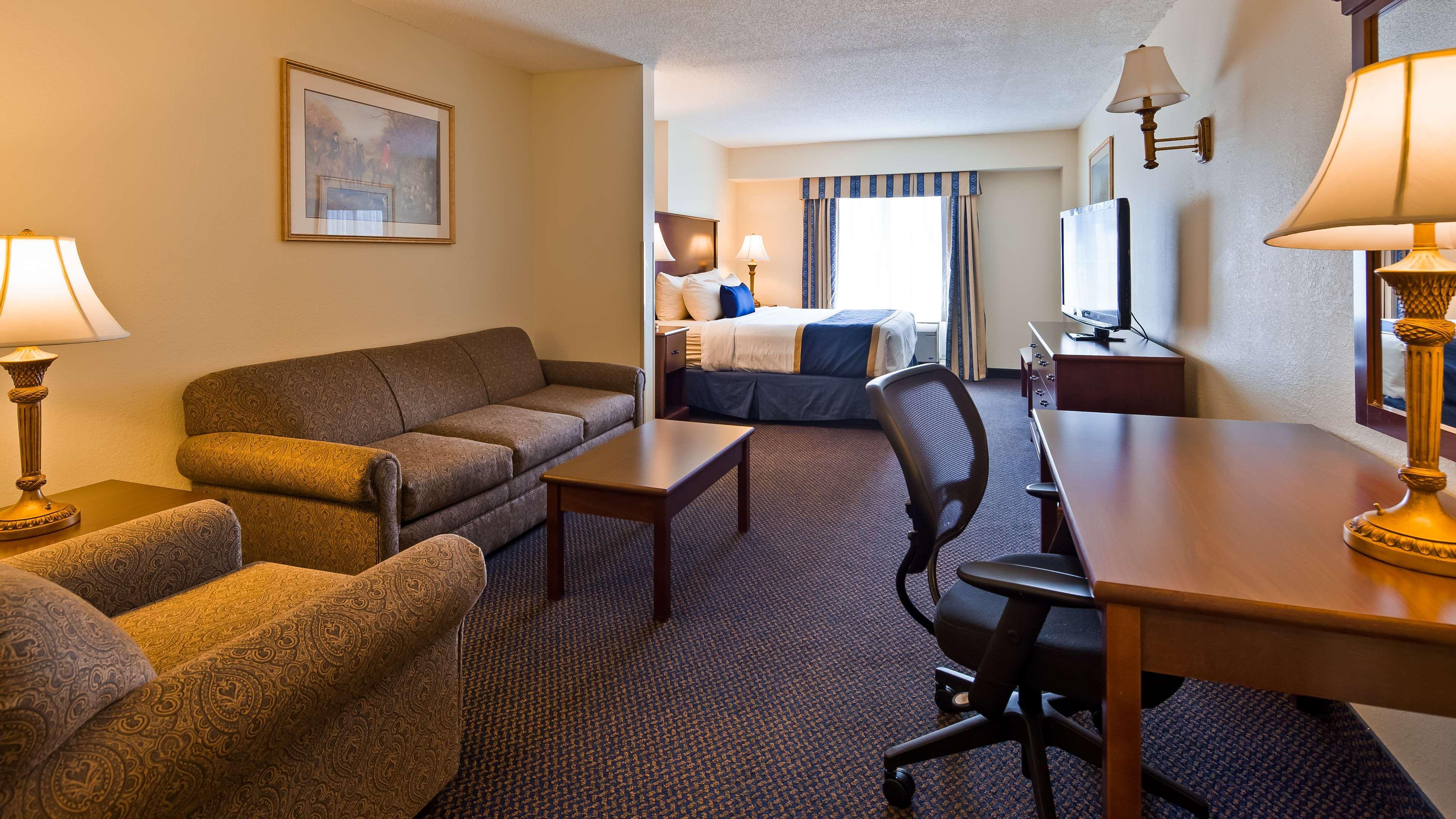 Best Western Plus Crossroads Inn & Suites Zion Crossroads Exterior photo