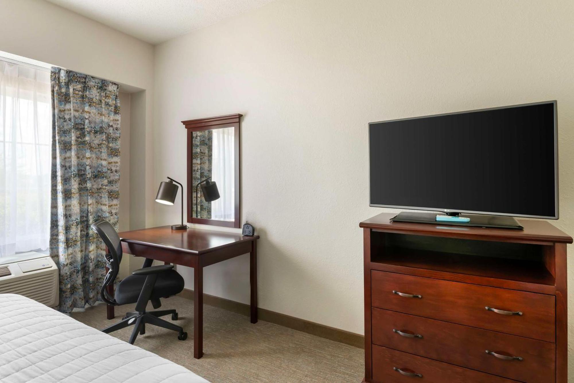 Best Western Plus Crossroads Inn & Suites Zion Crossroads Exterior photo