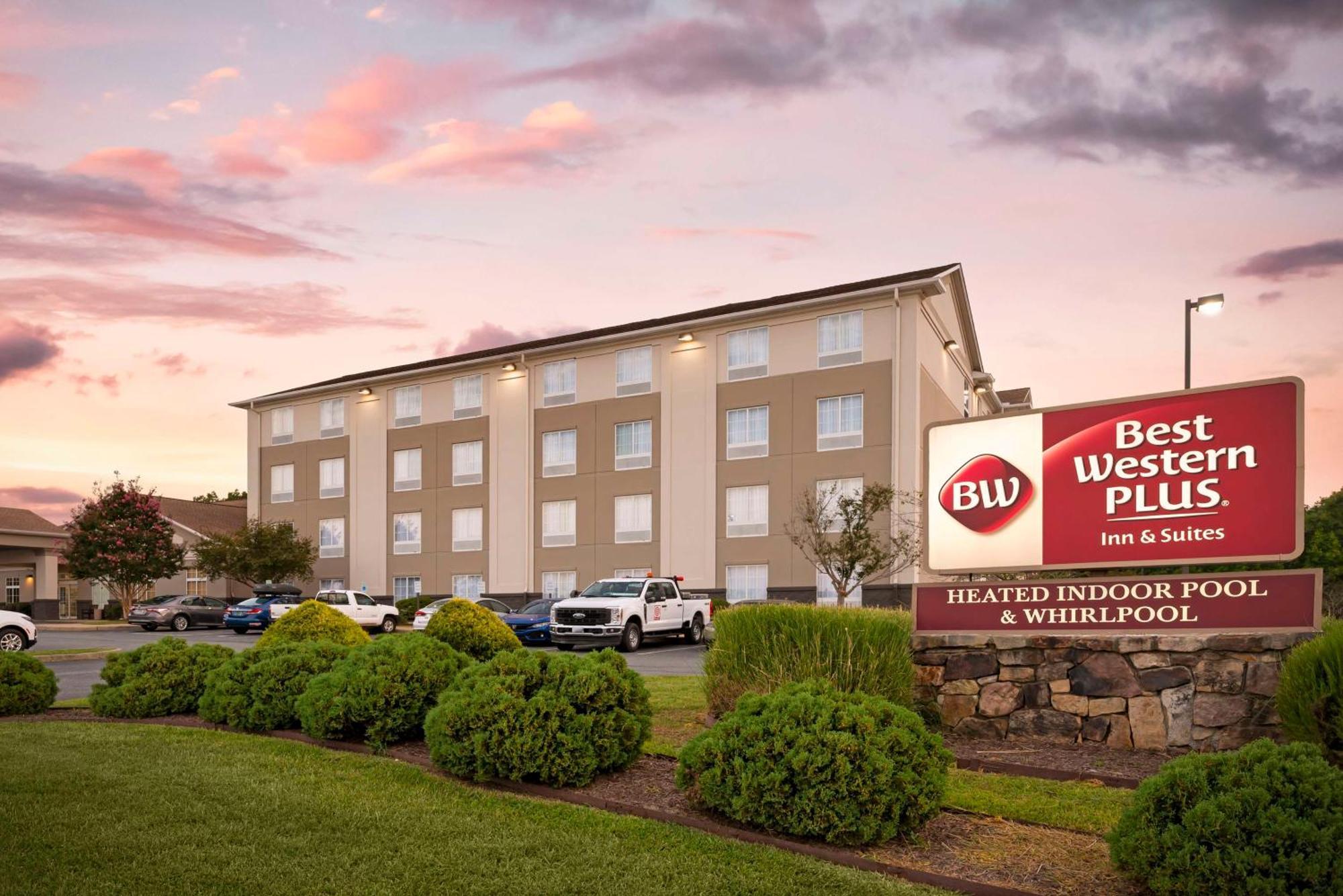 Best Western Plus Crossroads Inn & Suites Zion Crossroads Exterior photo